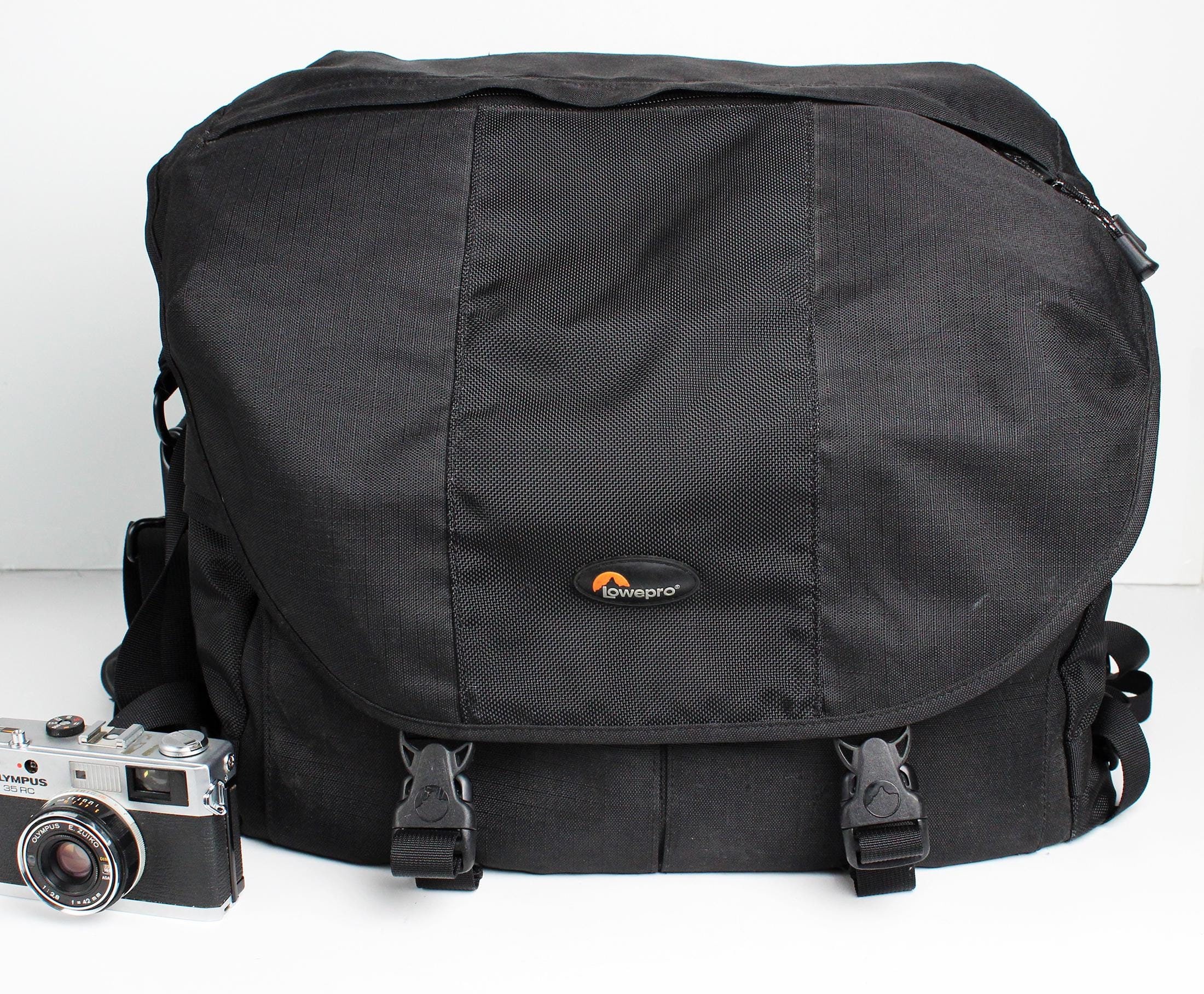 Lowepro バッグ ステルスリポーター 650AW ブラック LOWEPRO Stealth REPORTER 650 AW Camera Bag - Excellent