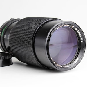 CANON 70-210mm f/4.0 Manual Focus FD-Mount Zoom Macro Lens