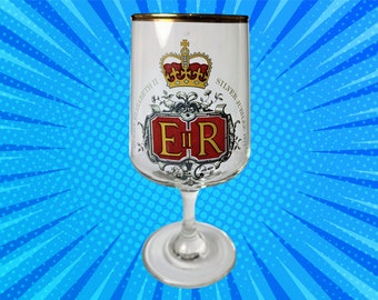 Vintage Queen Elizabeth II Silver Jubilee Wine Glass 1977 - Glass with United Kingdom Royal Crest & Gold Accents - Made in England