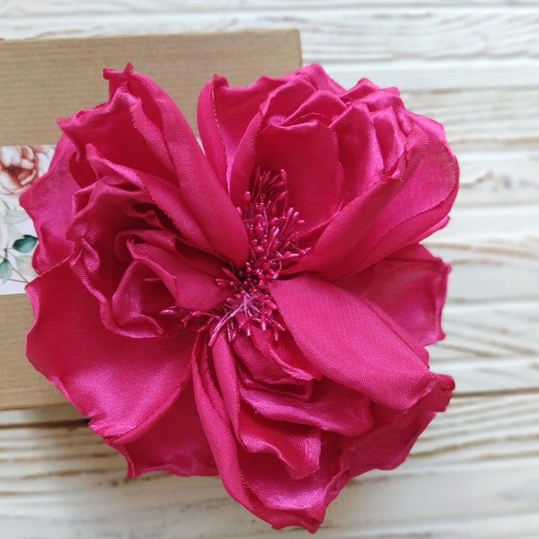 Fleur fuchsia, rose fuchsia, fleur en tissu rose fuchsia, rosace, pivoine rose fuchsia, broche rose