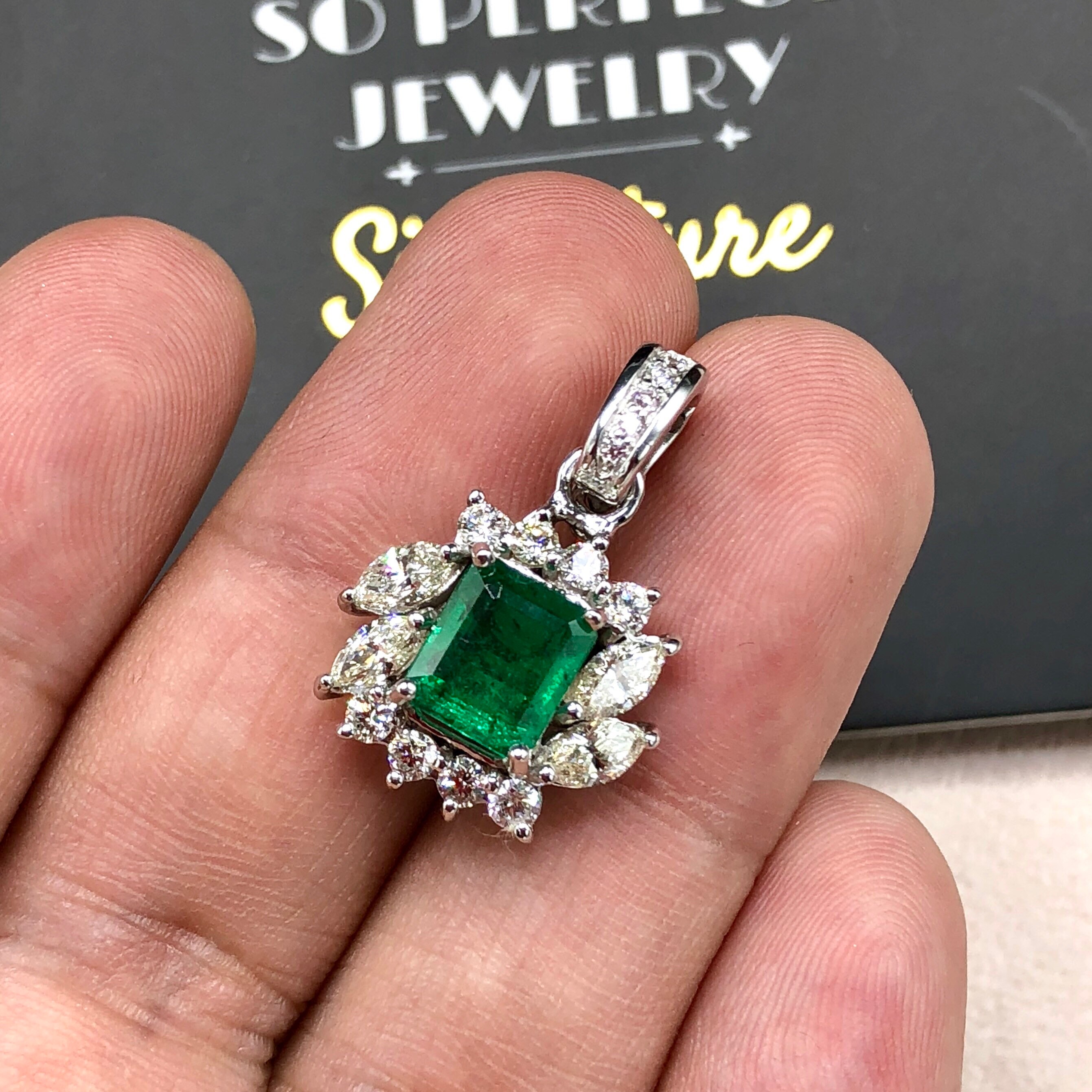 SPARKLING! 3.59TCW Emerald & Diamond 18K Solid Gold Pendant