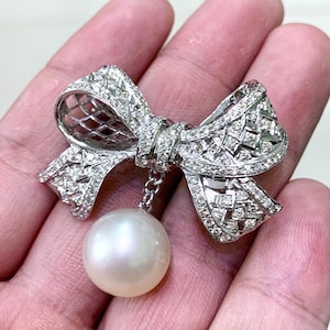 サウス シー パール アールデコ ダイヤモンド 18K ソリッド ホワイト ゴールド 1920 年代 ヴィンテージ ボウ ハンドメイド ブローチ ペンダント ピン 巨大 エステート VS 本物の天然リボン