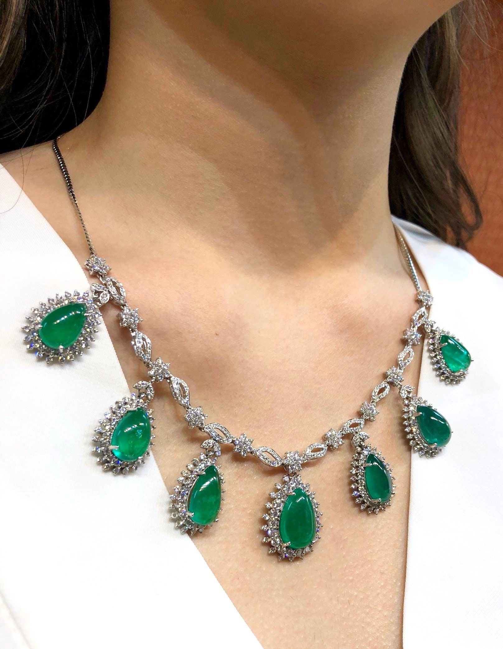 Cabochon emerald necklace deals