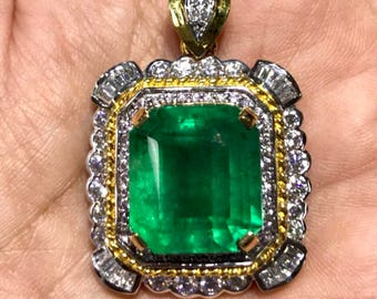 ENORME 23.20TCW Esmeralda COLOMBIANA VS Diamantes en 18K sólido hecho a mano único en su tipo collar colgante de oro amarillo propiedad certificado raro enorme