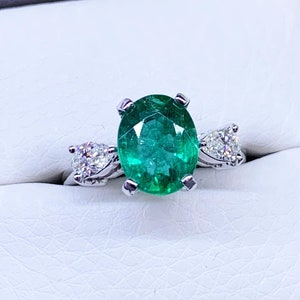 THREE-STONE 2.90TCW Vivid Emerald 2 pear Diamonds In 18K Solid WHITE Gold Handmade Ring engagement wedding fancy colombian zambian simple