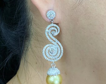 ENORMI orecchini pendenti da 14 mm in stile Art Déco con perle dorate dei Mari del Sud e diamanti in oro bianco massiccio 18 carati, fatti a mano, stile lampadario, per feste