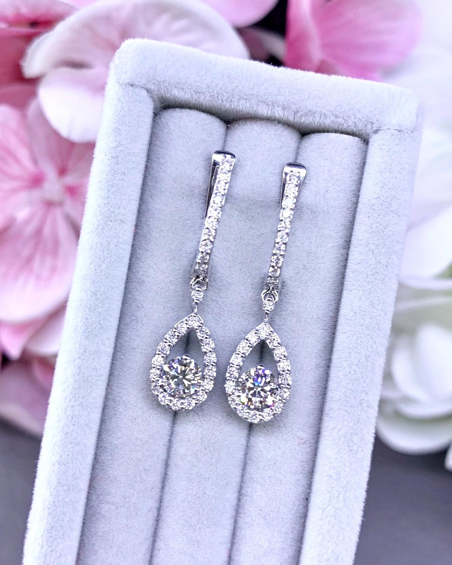 SPARKLING! 1.10TCW Hoop F/VS Diamonds 18K Solid White Gold 