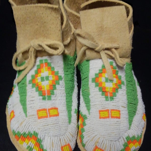 Native American moccasins-Lakota moccasins, Sioux moccasins-size 7.5 US.