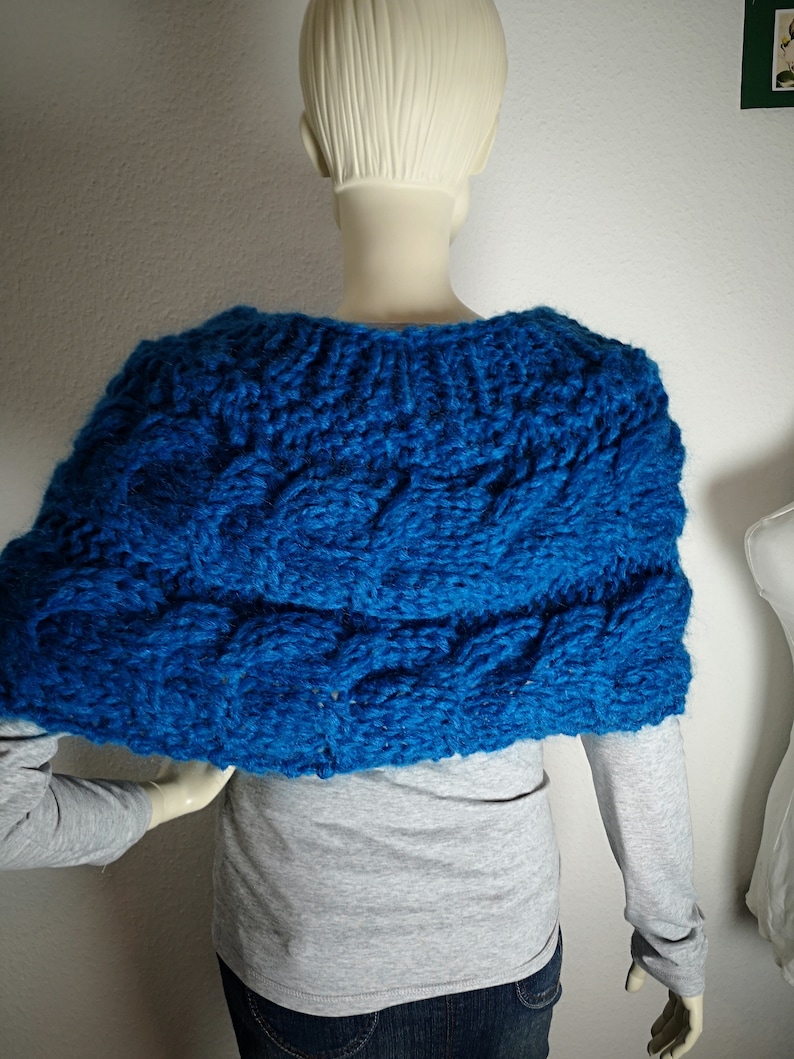 Poncho mit Zopf used Look Bild 3