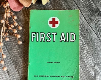 Vntg First Aid 1965 Fourth Edition Red Cross Guide Book - Free Shipping