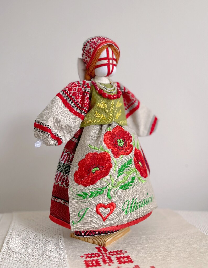 Motanka doll Ukraine gift, Ukrainian doll Motanka Ukrainian folk art, Gift for parents Homedecor Amulet for woman Magical gift for mother image 2