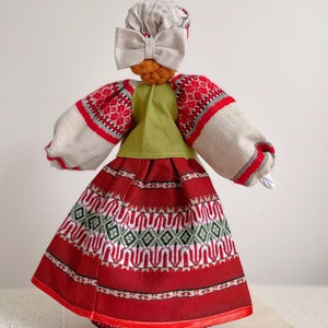 Motanka doll Ukraine gift, Ukrainian doll Motanka Ukrainian folk art, Gift for parents Homedecor Amulet for woman Magical gift for mother image 6