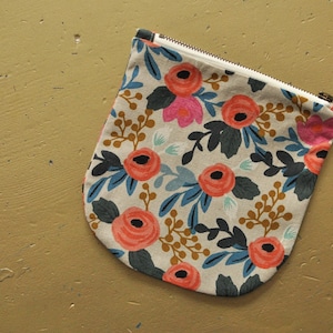 Pochette florale à fermeture éclair