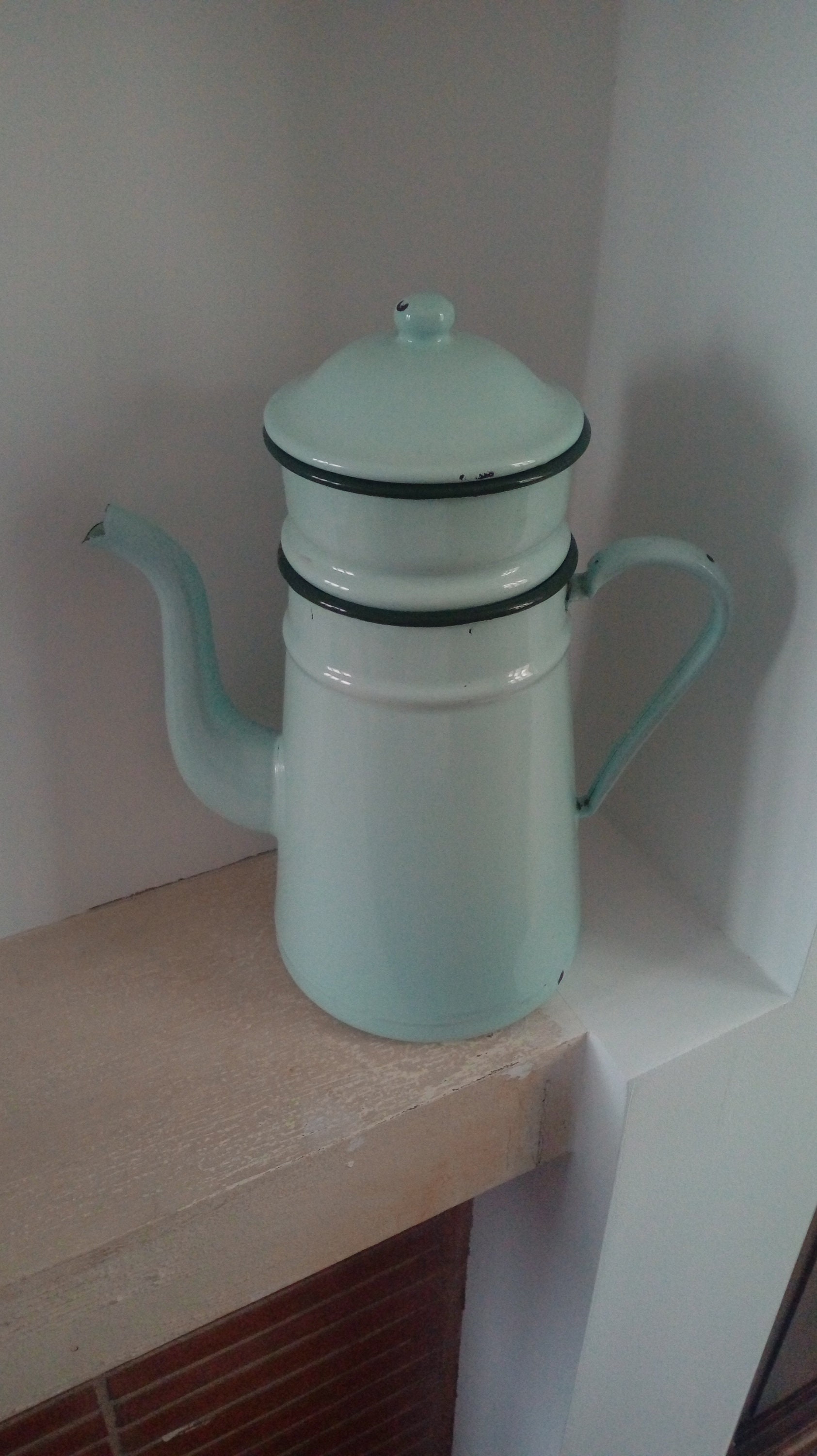 Cafetière Vintage Ancienne en Métal Émaillé de Couleur Verte Claire et Liseret Vert Foncé