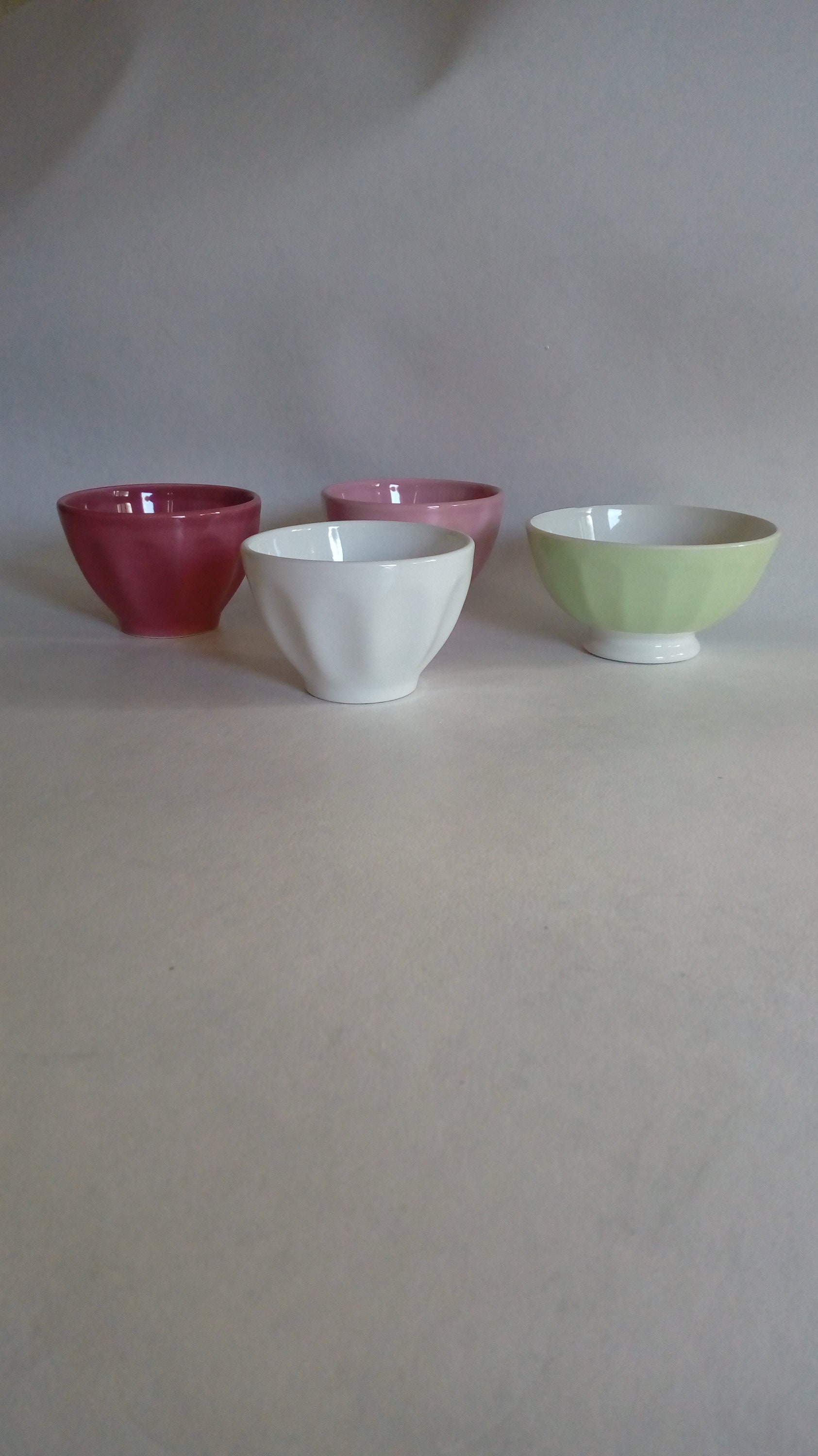 Lot de 4 Bols Vintage en Céramique Marque lbvyr Couleur Poudrée Blanc, Vert Clair, Rose et Fushia