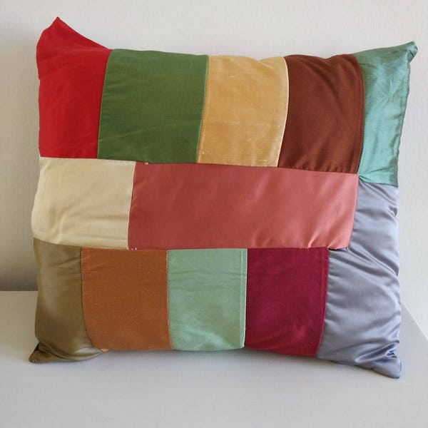 Coussin rectangulaire multicolore en tissus patchwork, déhoussables