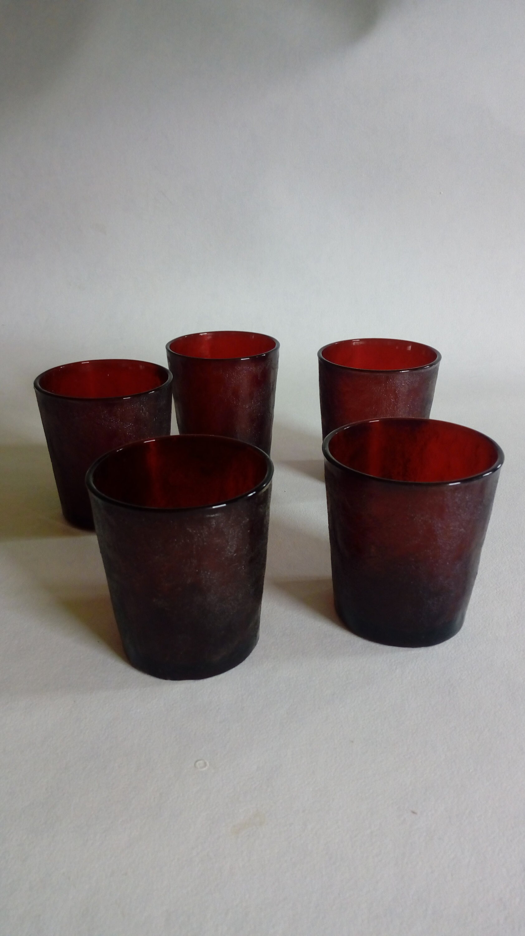 5 Verres Rouge Pourpre à Eau ou Jus de Fruits en Verre Ciselé Vintage