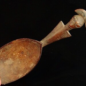 Exceptional old ritual spoon of the Guro ethnic group: B 1