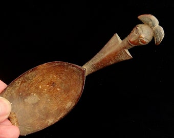 Exceptional old ritual spoon of the Guro ethnic group: B 1