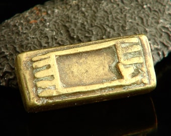 Old Akan and Ashanti brass goldweight: B 35