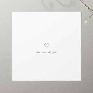 Tarjeta "Mamá en un Millón" - Tarjeta minimalista para el Día de la Madre - Descarga digital imprimible - Diseño de corazón simple - Tarjeta de cumpleaños - Descarga instantánea