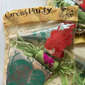 ONE (1) NOS Vintage Party Pack - Circus Birthday Party Favors, party hat, party blower horns, nut cups, party crackers, vintage clown