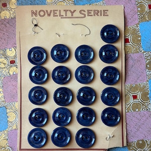 Vintage Plastic Novelty Buttons on Card - Vintage Sewing, vintage haberdashery, vintage craft