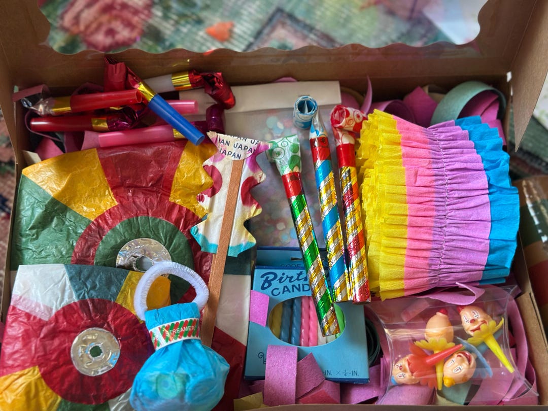 Vintage Party Box: Crepe Paper Festoon Garland, Serpentine Confetti ...