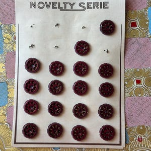 Vintage Plastic Novelty Buttons on Card - Vintage Sewing, vintage haberdashery, vintage craft