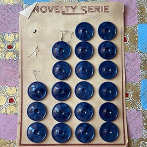 Vintage Plastic Novelty Buttons on Card - Vintage Sewing, vintage haberdashery, vintage craft