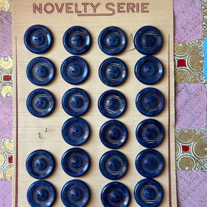Vintage Plastic Novelty Buttons on Card - Vintage Sewing, vintage haberdashery, vintage craft