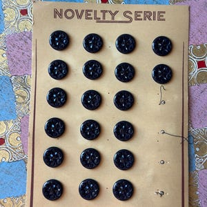 Vintage Plastic Novelty Buttons on Card - Vintage Sewing, vintage haberdashery, vintage craft