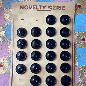 Vintage Plastic Novelty Buttons on Card - Vintage Sewing, vintage haberdashery, vintage craft