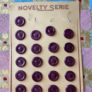 Vintage Plastic Novelty Buttons on Card - Vintage Sewing, vintage haberdashery, vintage craft