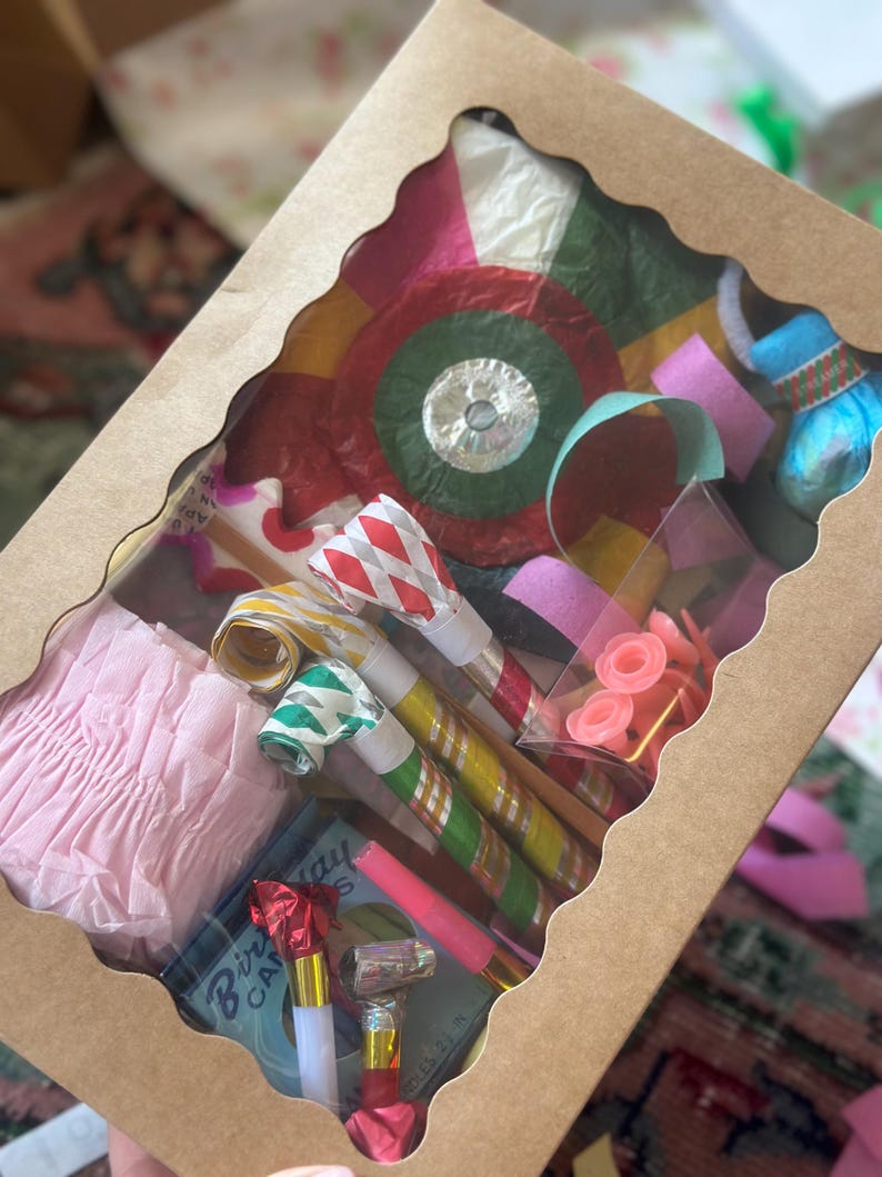 Vintage Party Box: Crepe Paper Festoon Garland, Serpentine Confetti ...