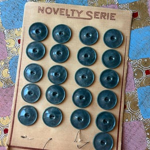 Vintage Plastic Novelty Buttons on Card - Vintage Sewing, vintage haberdashery, vintage craft