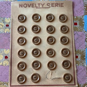 Vintage Plastic Novelty Buttons on Card - Vintage Sewing, vintage haberdashery, vintage craft