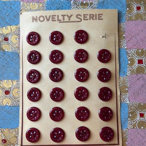 Vintage Plastic Novelty Buttons on Card - Vintage Sewing, vintage haberdashery, vintage craft