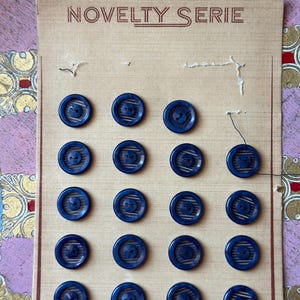 Vintage Plastic Novelty Buttons on Card - Vintage Sewing, vintage haberdashery, vintage craft