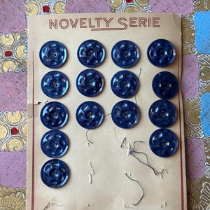 Vintage Plastic Novelty Buttons on Card - Vintage Sewing, vintage haberdashery, vintage craft