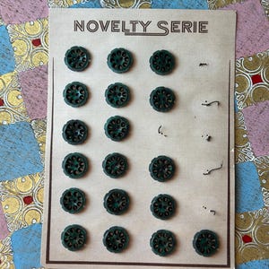 Vintage Plastic Novelty Buttons on Card - Vintage Sewing, vintage haberdashery, vintage craft
