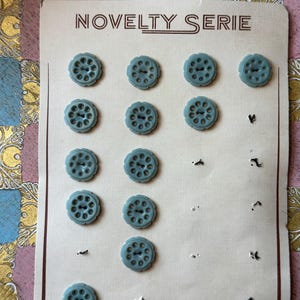 Vintage Plastic Novelty Buttons on Card - Vintage Sewing, vintage haberdashery, vintage craft