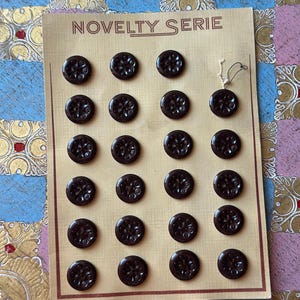 Vintage Plastic Novelty Buttons on Card - Vintage Sewing, vintage haberdashery, vintage craft