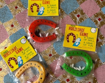 ONE (1) Vintage Plastic Carnival Prize Novelty Horseshoe Game Toy - Original Packaging - Five and dime, Hong Kong