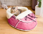 Moccasin Cat Bed in Lover Pink Special Unique Modern cat furniture, Cuddly Small Dog Bed, Bunny Rabbit Bed, Farmhouse Style. Cat Lover Gift