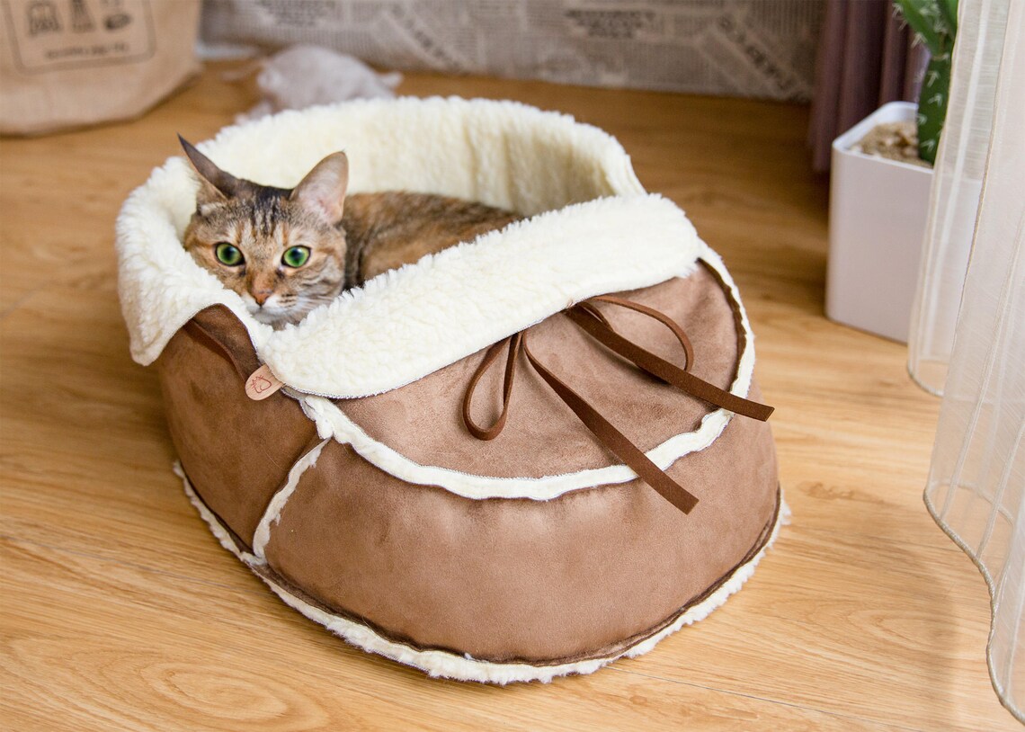Fluffy Warm Sherpa Moccasin Shoe Cat Bed With Vegan Materials: image 4