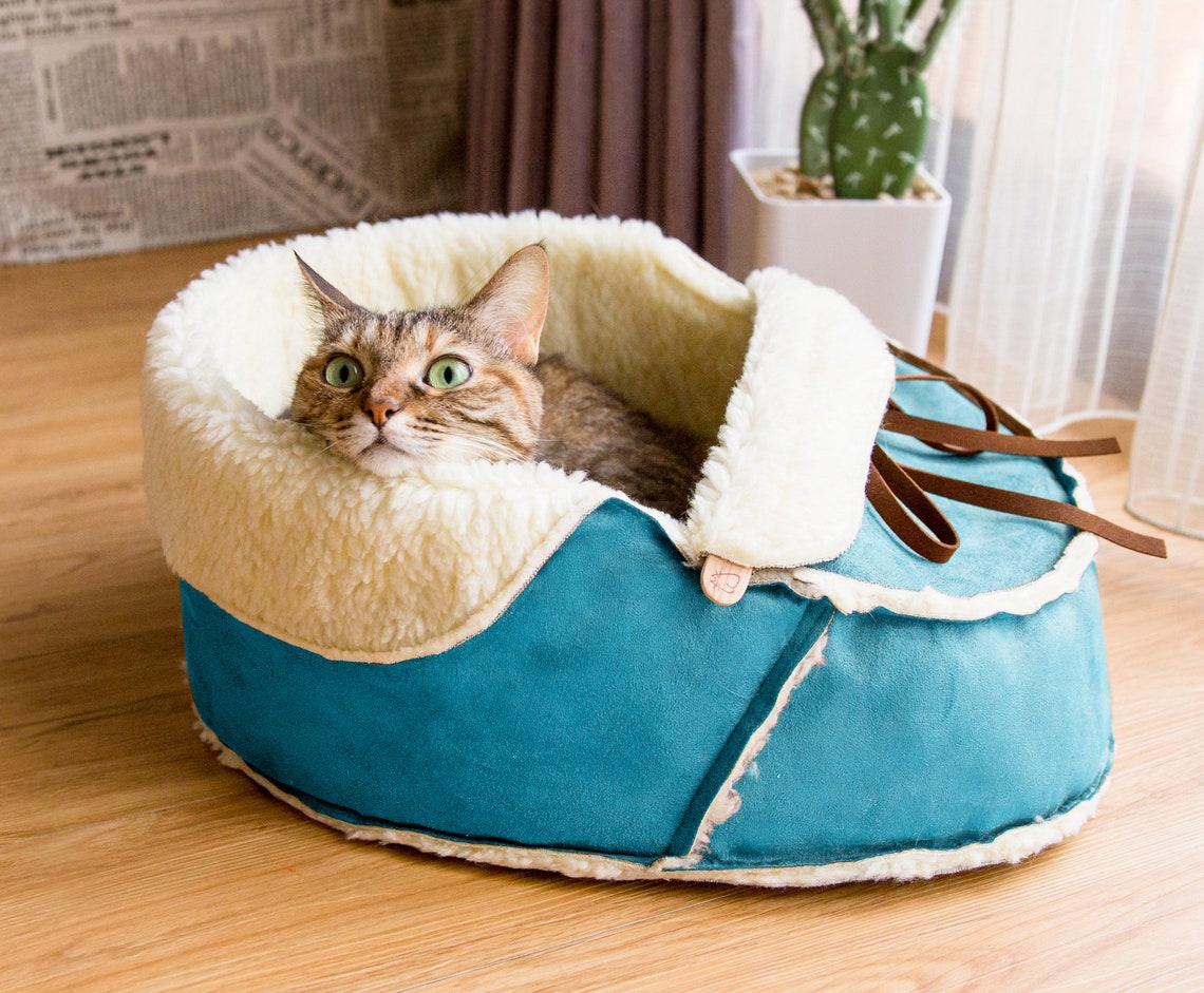 Fluffy Warm Sherpa Moccasin Shoe Cat Bed With Vegan Materials: Blue