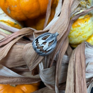 Halloween Pumpkin Ring - Jack-O-Lantern Ring - Horror Fan Gift - Trick or Treat - Pumpkin Jewelry - Goth Jewelry - Halloween