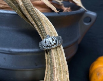 Anillo Jack-O de Calabaza - Anillo de Calabaza Tallada - Joyería de Calabaza - Anillo de Amantes de Halloween - Regalo de Halloween - Regalo de Fan de Terror - Anillo de Plata Goth