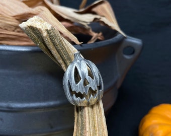 Anillo de calabaza grande de Jack O' Lantern en plata de ley - Joyería gótica de Halloween